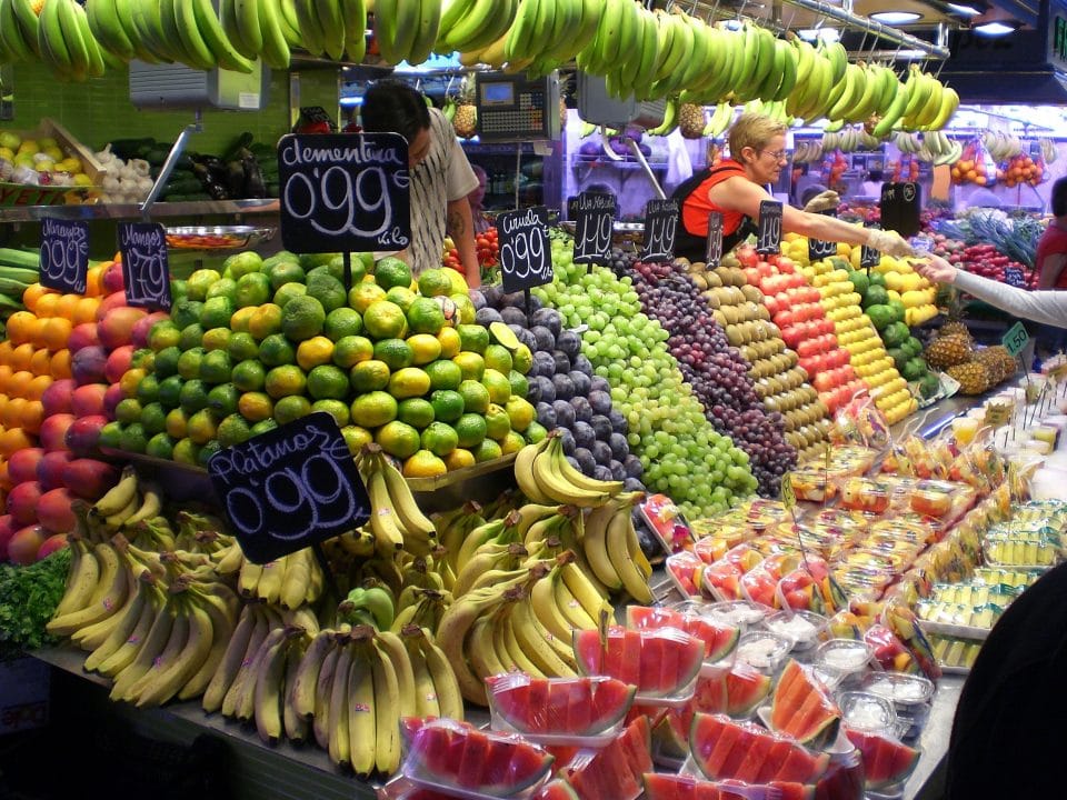 Distribución para fruterías en Málaga con logística refrigerada